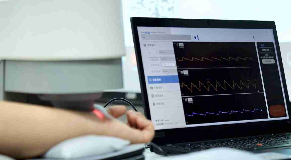 牛牛游戏耘康以高解析与拟真的显示技术，，，将其应用于中医检测，，提供“中医数位化检测方案”，，，使传统中医检测结果数据化与可视化