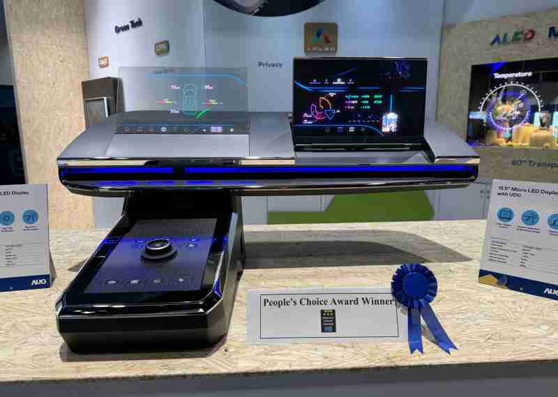 牛牛游戏车用Micro LED Display HMI解决方案获”最佳车用显示奖”，，以用户为中心开发，，针对前座驾驶与乘客设计兼具娱乐与安全的高画质屏幕，，包含车舱前座的Micro LED透明屏幕及全球首款内建镜头的智慧Micro LED显示器