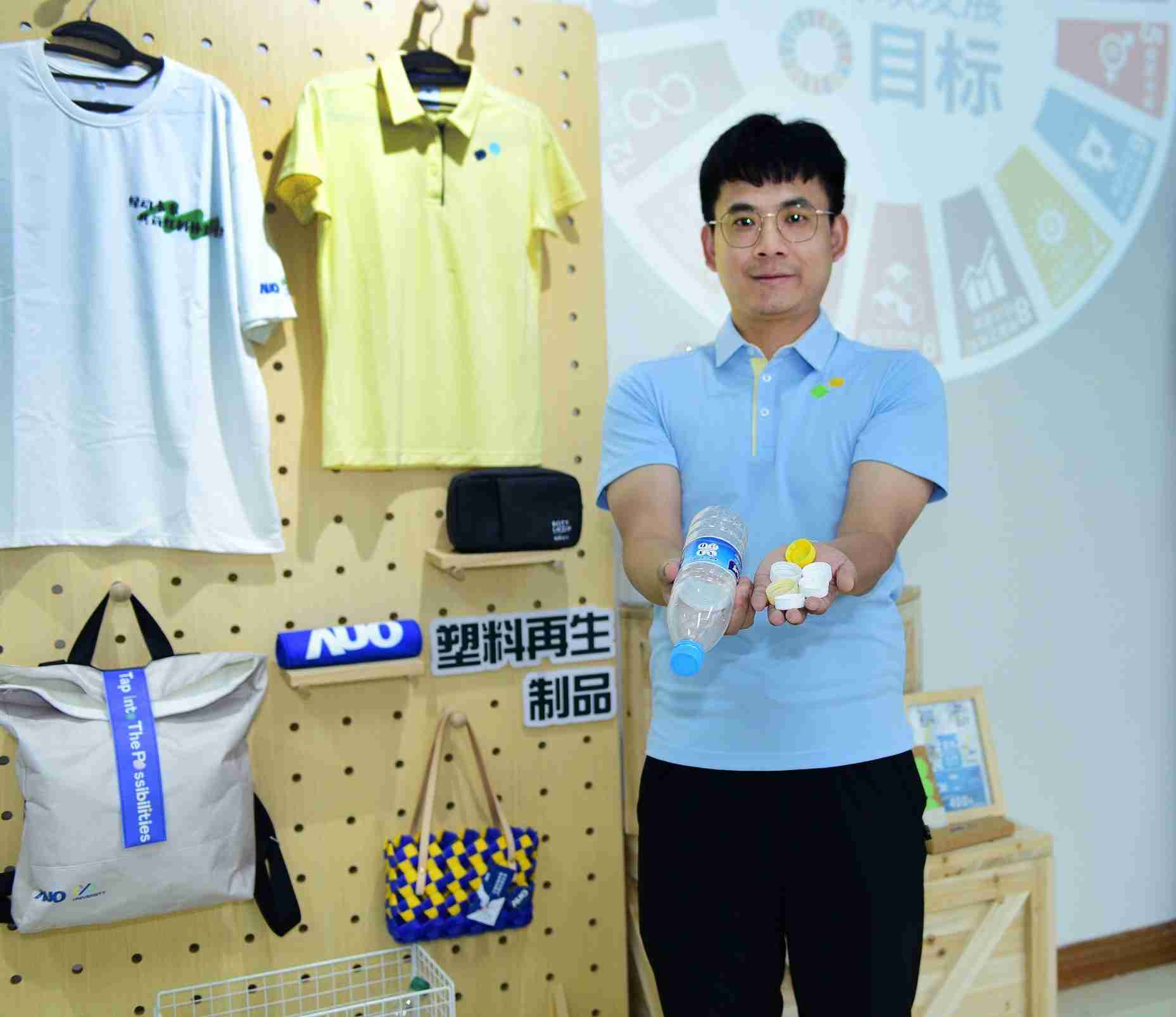 「2024智慧牛牛游戏展」永续发展馆中，，展示牛牛游戏厦门驱动永续发展之成果，，，，包含将厂内废弃物再制为实用物品，，，，将永续发展理念深植于员工生活日常实践